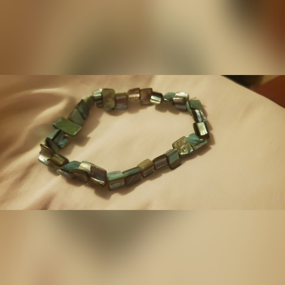 Shell 🐚 Handmade Stretch Bracelet - Picture 4 of 4